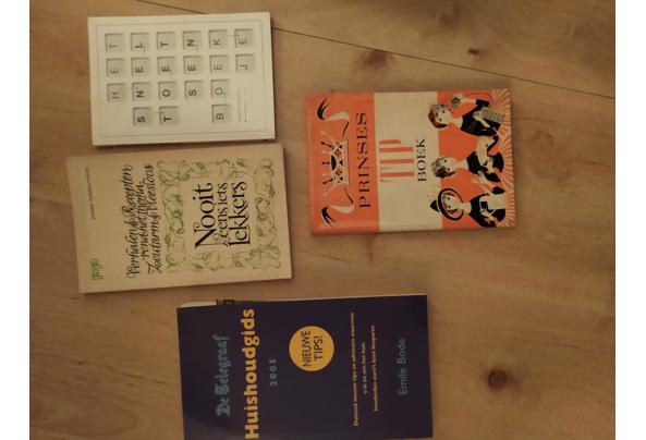 5 diverse boeken, Oma weet raad en overig - IMG_20250126_180032