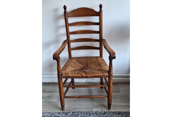 klassieke houten stoel - 20260329_124747