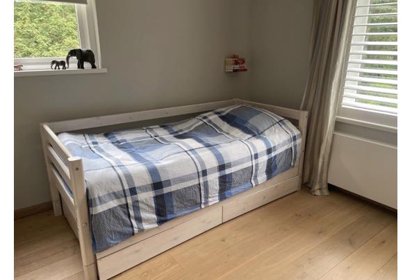 Minder bed met onder bed en lades - IMG_3138