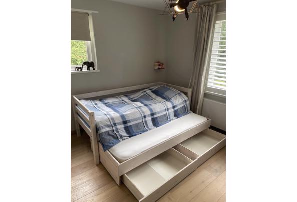 Minder bed met onder bed en lades - IMG_3139