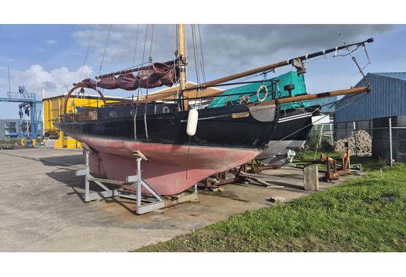 Kajuit zeilboot polyester op hout - 20260918_165141