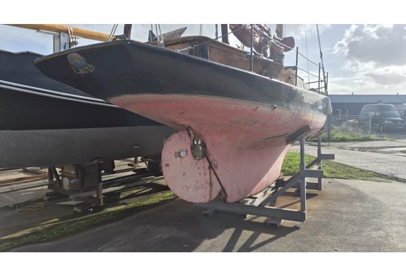 Kajuit zeilboot polyester op hout - 20260918_165152