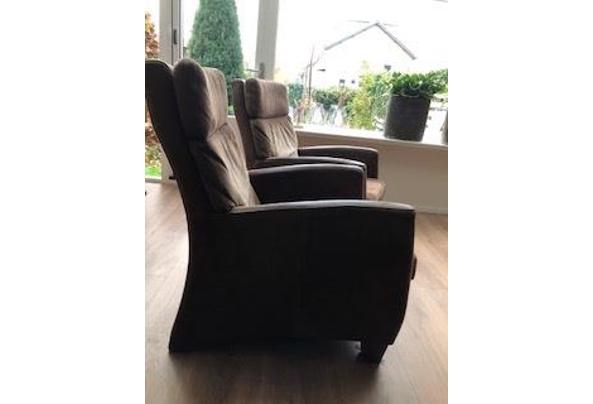 Twee bruine fauteuils  - stoel-4