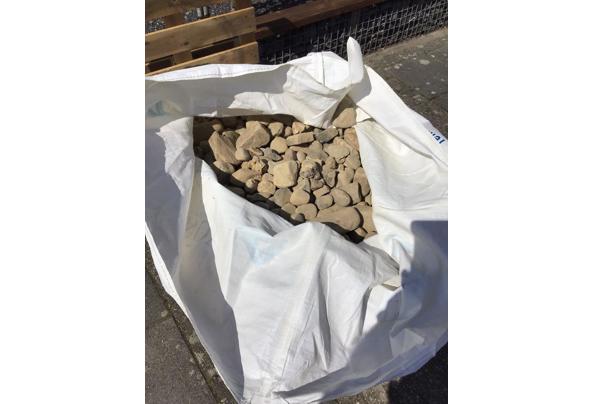 Gratis af te halen ongeveer 300 kilo maaskeien in zak - IMG_0847