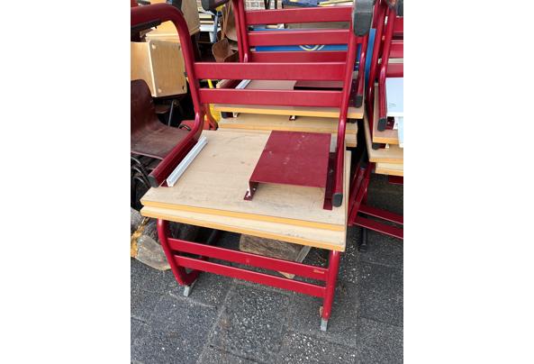 Oud school meubilair  - 69612B5D-2B95-498A-8BAE-EFB7889854B0