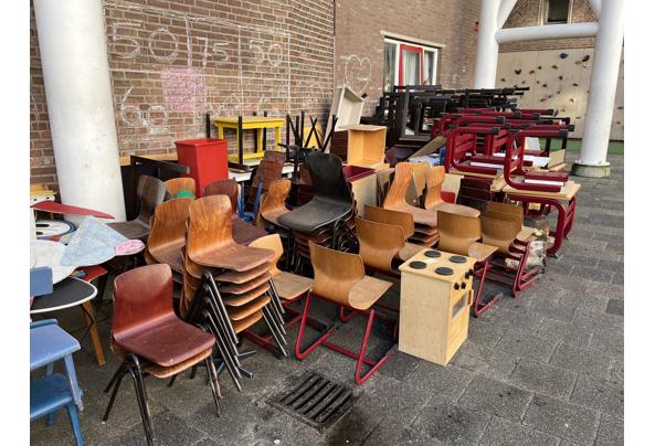 Oud school meubilair  - D59ED27C-2E0D-432F-AF31-D51FBB788EC7