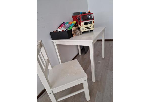 Kleutermeubels,opbergbankje,tafeltje met 2 stoeltjes en autostoel - 20250430_110817