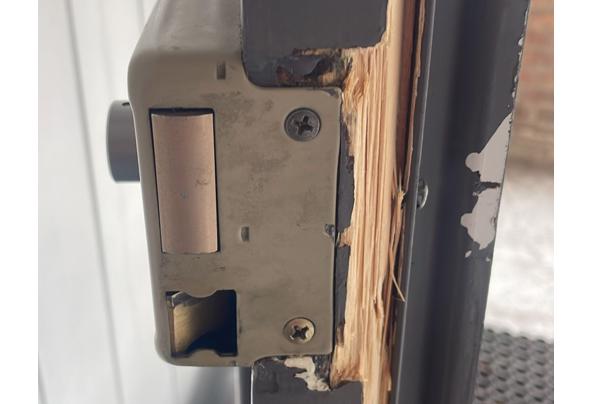 Remove Broken Key in Lock – Locksmith Slotenmaker Lorenzo - IMG-20250129-WA0004-1536x1202