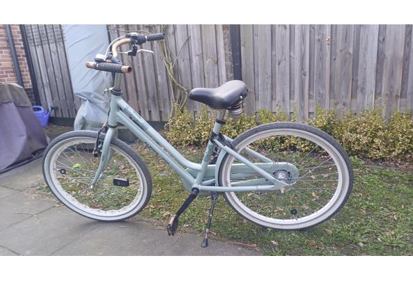 Blauwe meisjesfiets - 20260315_153625
