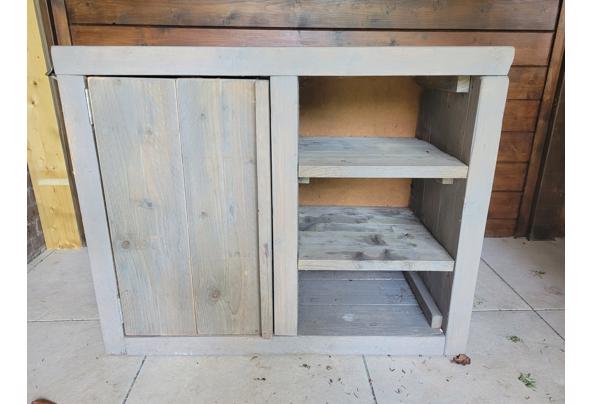 Steigerhouten kastje met deurtje en 3 planken. - 20250610_181053
