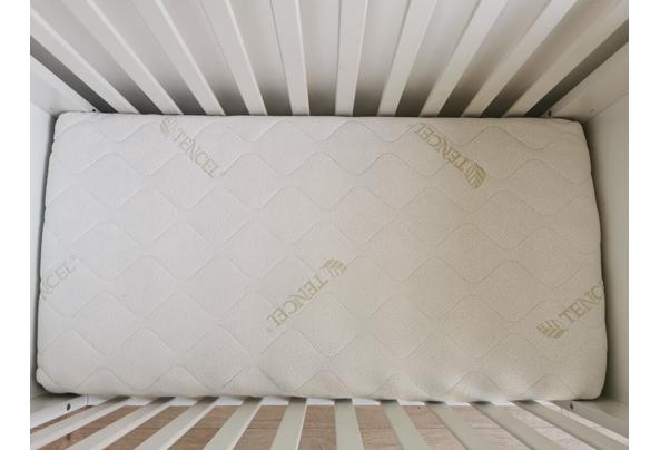 Ledikant incl verschoonplek, matras en andere benodigdheden - IMG_20251126_090003