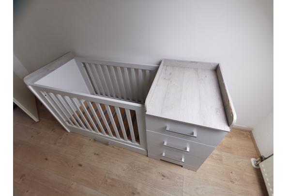 Ledikant incl verschoonplek, matras en andere benodigdheden - IMG_20251128_142145