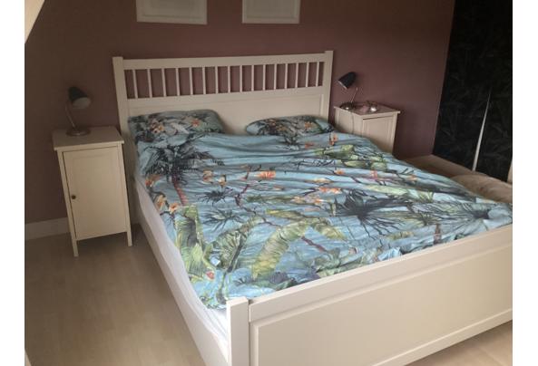 Twee persoons bed met 2 nachtkastjes  - IMG_0041