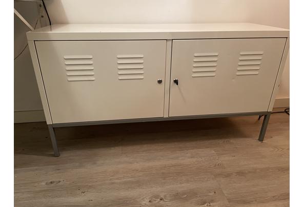 Laag IKEA kastje - 5588B271-F69B-4AEF-A6E3-B982F55E8CA3.jpeg