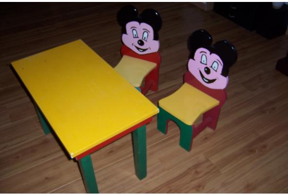 Kinder stoeltjes met tafel - 100_2879.JPG
