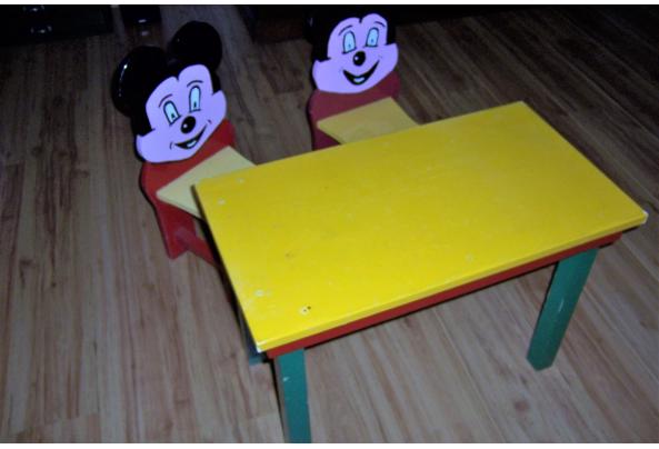 Kinder stoeltjes met tafel - 100_2880-(2).JPG