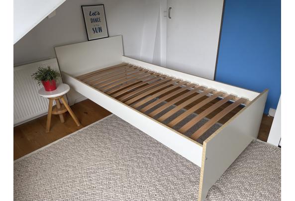 goed eenpersoonsbed met stevige lattenbodem - IMG_6257