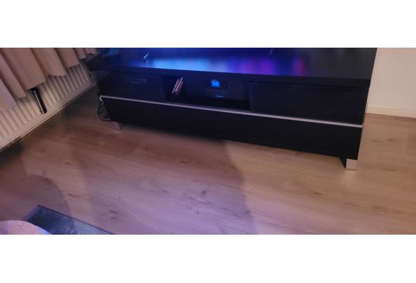 Tv meubel en 2 zwarte kasten - 20231120_190406