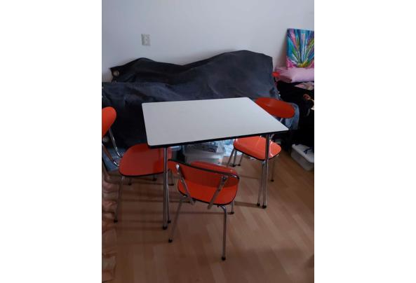 Keukentafel met 3 stoelen - IMG-20210622-WA0002