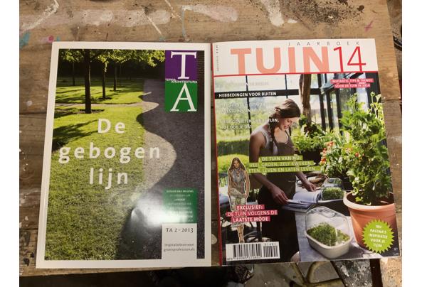 Doos met tuin architectuur tijdschriften - 145F1238-E406-4A09-B2F1-15578101B89F