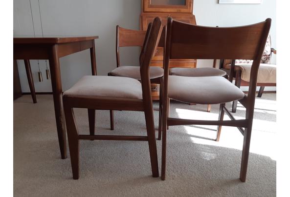 Uitschuifbare tafel met 4 stoelen - 20230924_145906 Uitschuifbare tafel met 4 stoelen - 20230924_145906