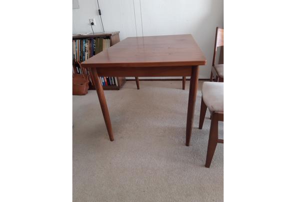 Uitschuifbare tafel met 4 stoelen - 20230924_145918 Uitschuifbare tafel met 4 stoelen - 20230924_145918