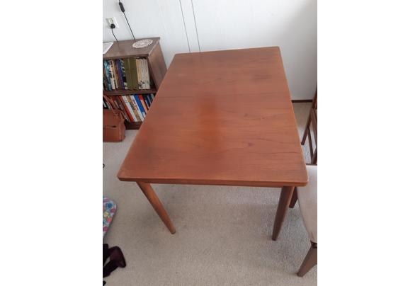 Uitschuifbare tafel met 4 stoelen - 20230924_145925 Uitschuifbare tafel met 4 stoelen - 20230924_145925