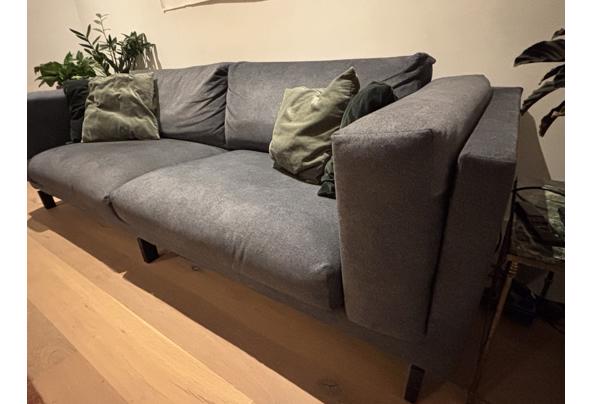 Driezits bank met net nieuwe hoezen - IMG_1878