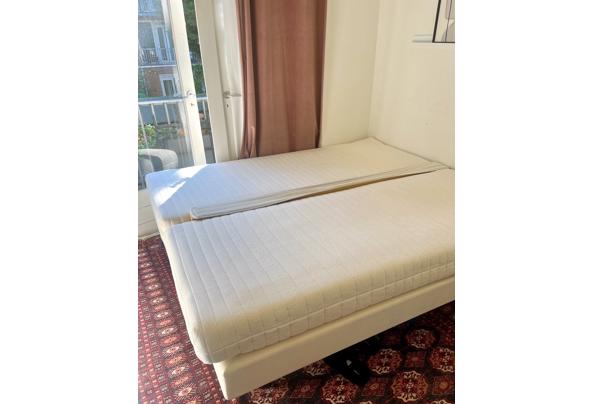 Tweepersoonsbed: 2 losse bedden incl 2 matrassen (180x210cm) - 6d23de1d-af71-4df8-896d-b88b3cc968ad