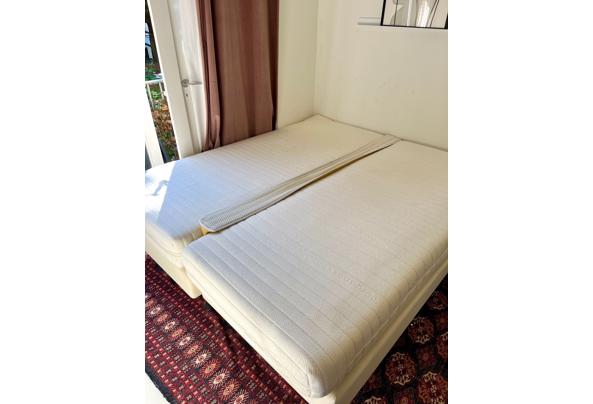 Tweepersoonsbed: 2 losse bedden incl 2 matrassen (180x210cm) - 7dfca192-5e8c-4c63-a6ef-dff4753ea5ff