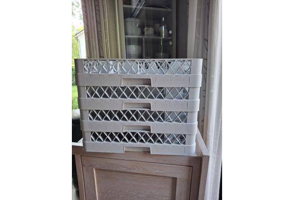 vier kratten voor horeca afwasmachine/vaatwasmachine - rek-afwasmachine-1
