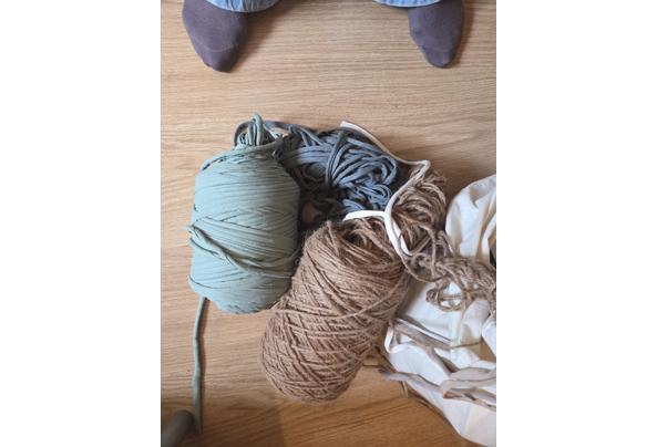 Hooked tricotlint - 1789203999887195544917246189034