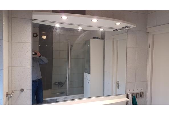 Wastafelmeubel met dubbele wastafel en spiegel - Badkamermeubel_spiegel