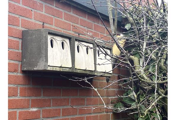 Drie mussenkasten van woodstone materiaal - 001