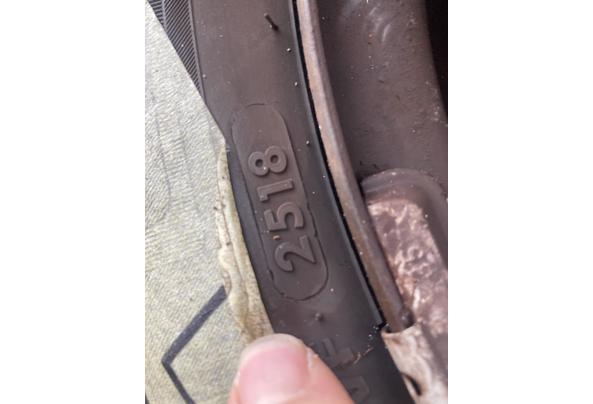 2x zomerbanden met velg 165/60 R14 75H vredestein - IMG_1081_639019257490376224