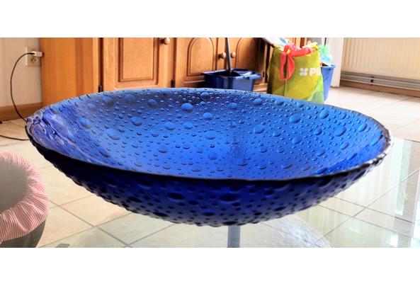prachtige fruitschaal van blauw gekleurd glas - 20230329_132457~3