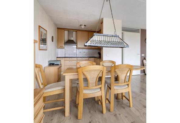 Houten eettafel voor 5 personen - tafel