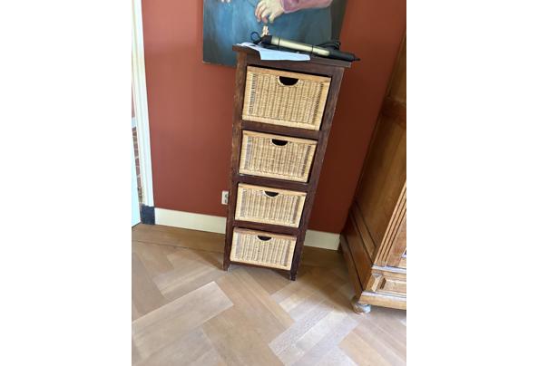 kastje met rieten manden - IMG_3100