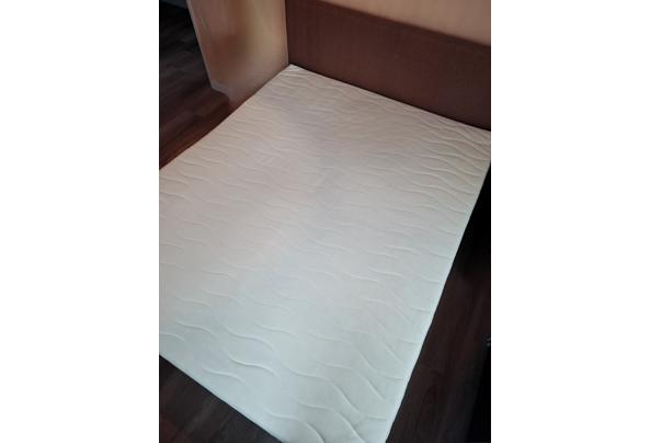 Schone topper 2m x 1.60m - 2 jaar op geslapen - 20250918_094142