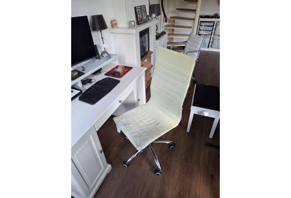 Witte bureau stoel met wielen - 20250912_151006