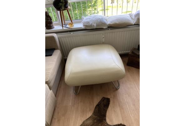 Mooie fauteuil en hocker beige - A7F22E52-6166-434D-A5AA-E0DA67EE0621