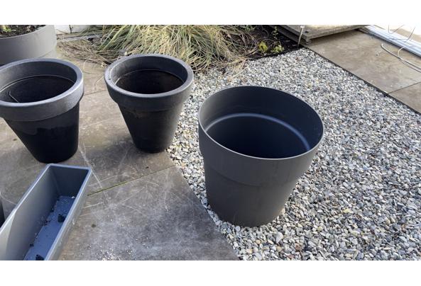 Grote kunststof plantenbakken  - 89892E26-97E2-4E63-8EBE-B978375D9DF3