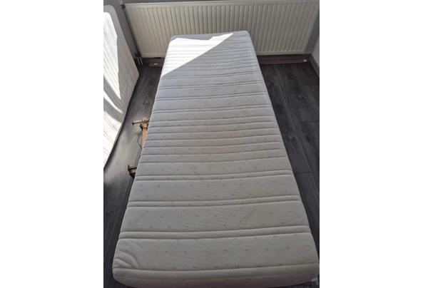 Bed 2x eenpersoons lattenbodem Auping + matrassen - WhatsApp-Image-2025-06-26-at-10-38-58_b55f870e
