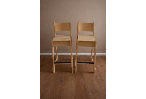 2 Barkrukken en tafel berkenhout - 247522DE-A9F4-41AF-B8A8-37494498A523