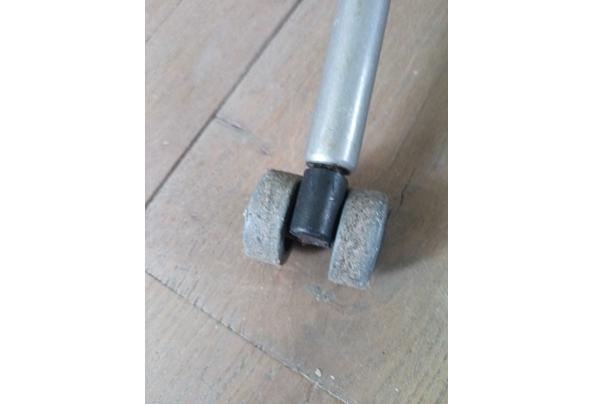 4 eetkamerstoelen, bijzettafeltje - astoel