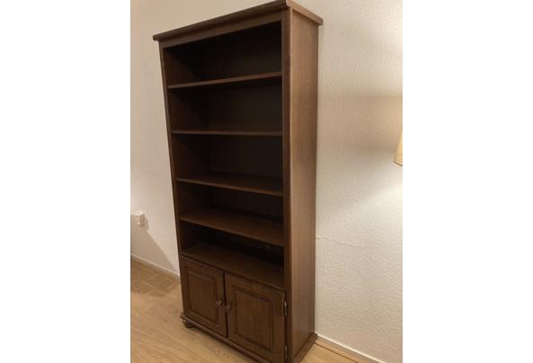 Boekenkast donker eiken - 0E1C03D6-4058-4132-BD46-2F95A2B30734