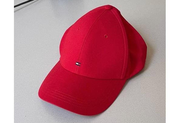 Tommy Hilfinger cap - ZGAN - Schermafbeelding-2026-05-22-om-12-15-41