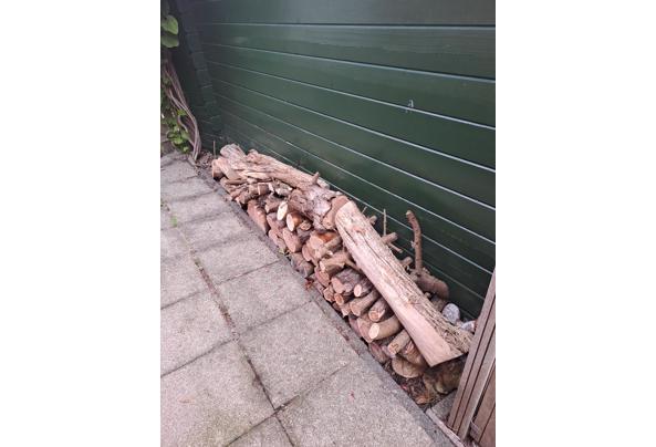 Haardhout ligt klaar - 17558536481137845127442049759781