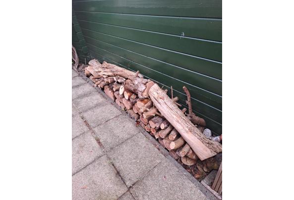 Haardhout ligt klaar - 17558540737545646639549246528284