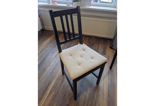 Ikea set van houten zwarte eettafel met 2 eetkamerstoelen  - 49A9F034-2044-4ED9-8D21-5EE9459A7CD6